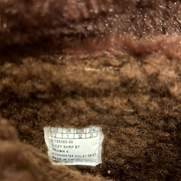 ✨Host Pick✨Gap Kids Cozy Sherpa Boots, Size 2 - Picture 4 of 4